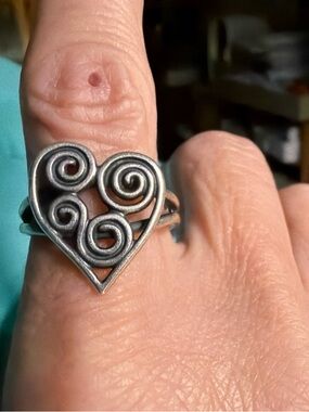 James Avery retired Scroll Grench Heart Ring - size 10 Women's Jewelry